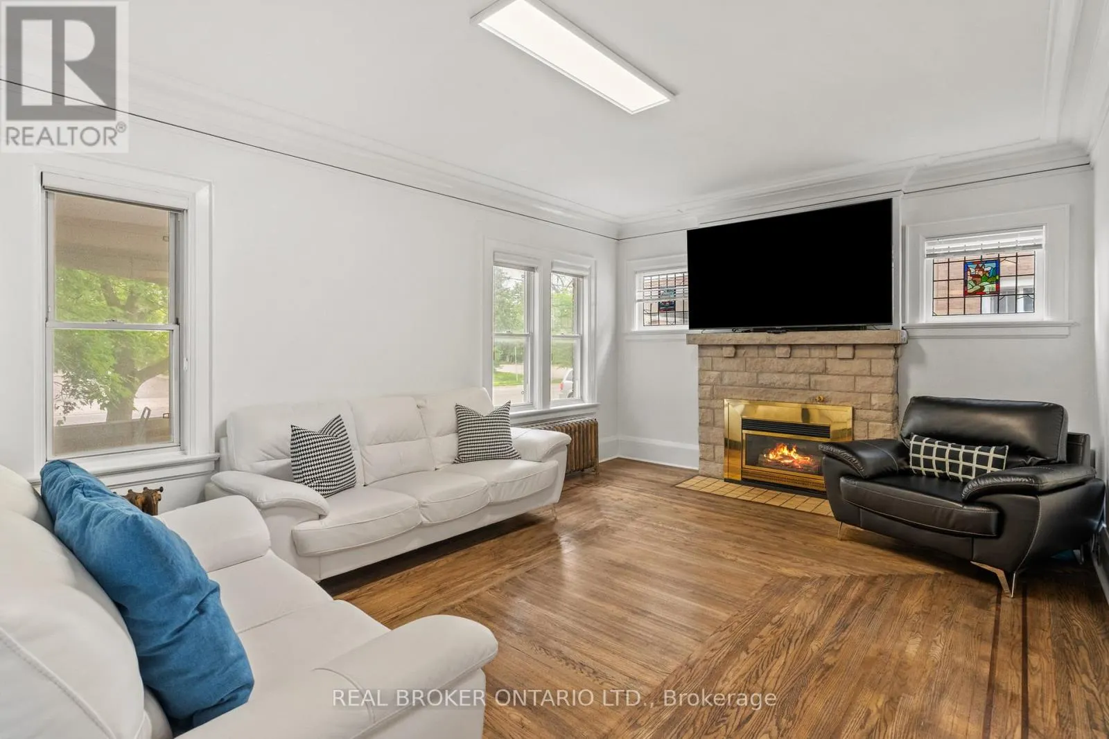122 DOROTHY STREET