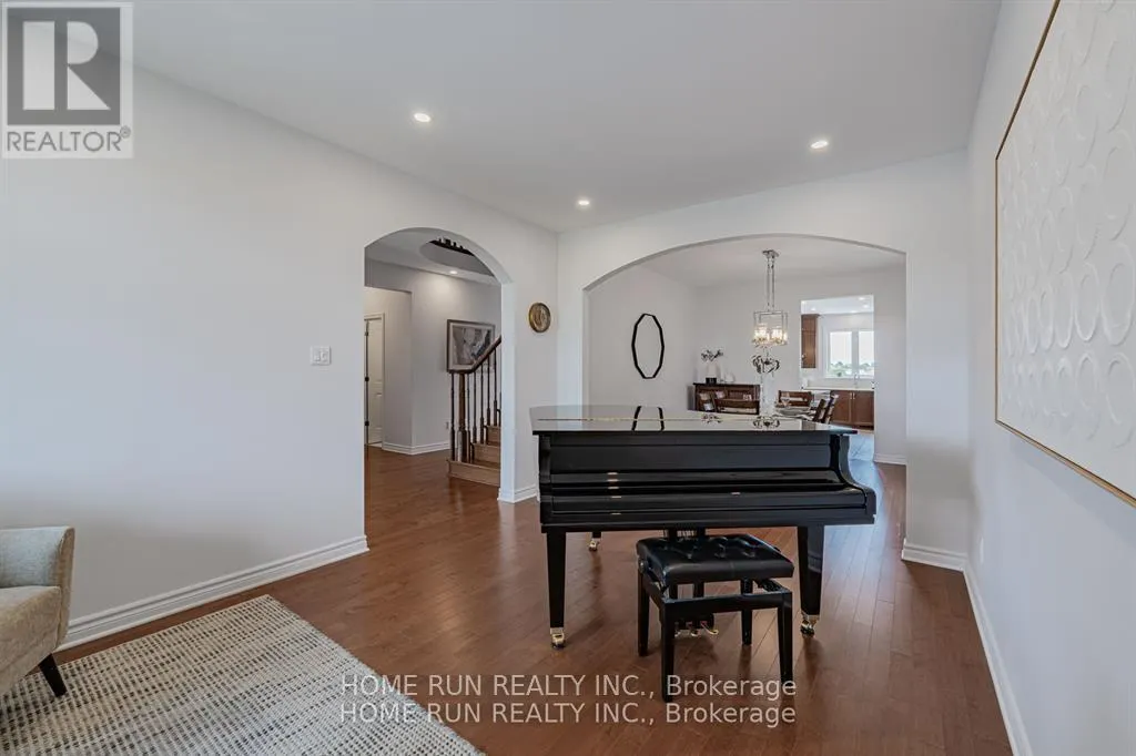609 TRIANGLE STREET