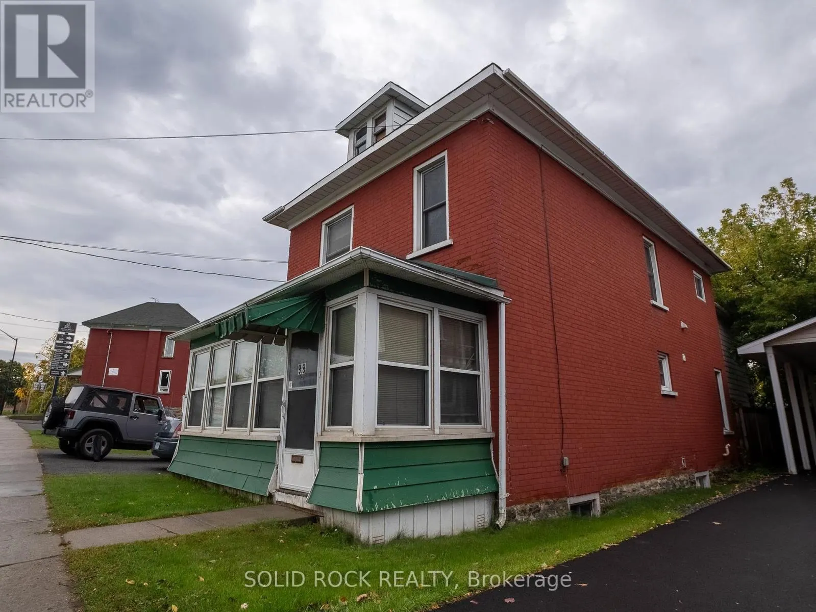 98 ELMSLEY STREET N