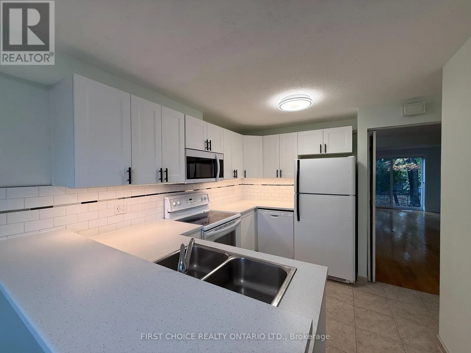 7913 JEANNE D'ARC BOULEVARD
