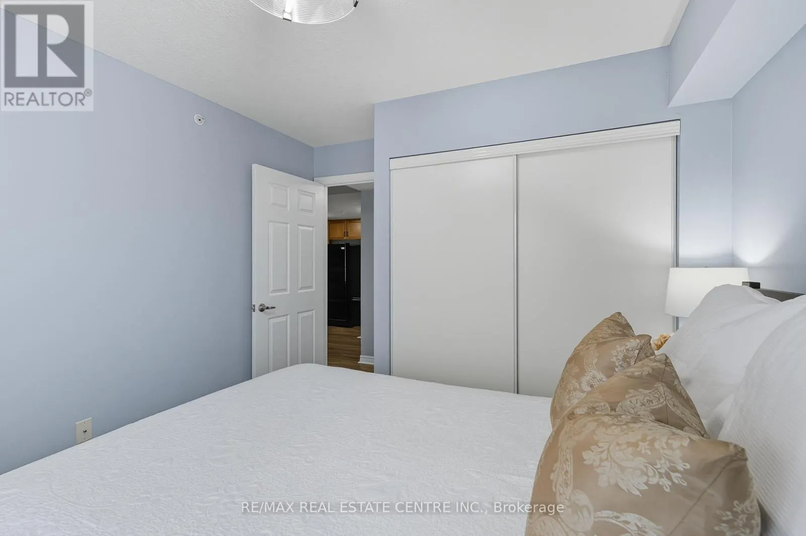 411 - 67 KINGSBURY SQUARE