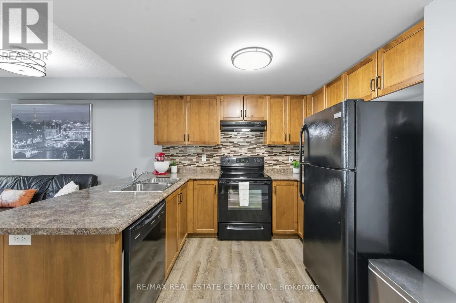 411 - 67 KINGSBURY SQUARE