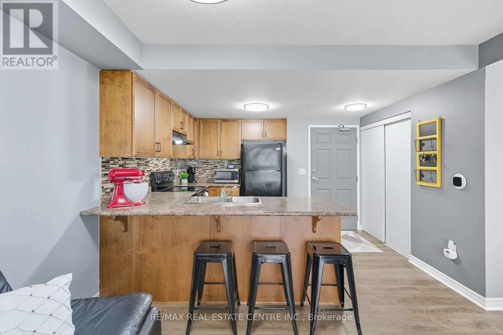 411 - 67 KINGSBURY SQUARE