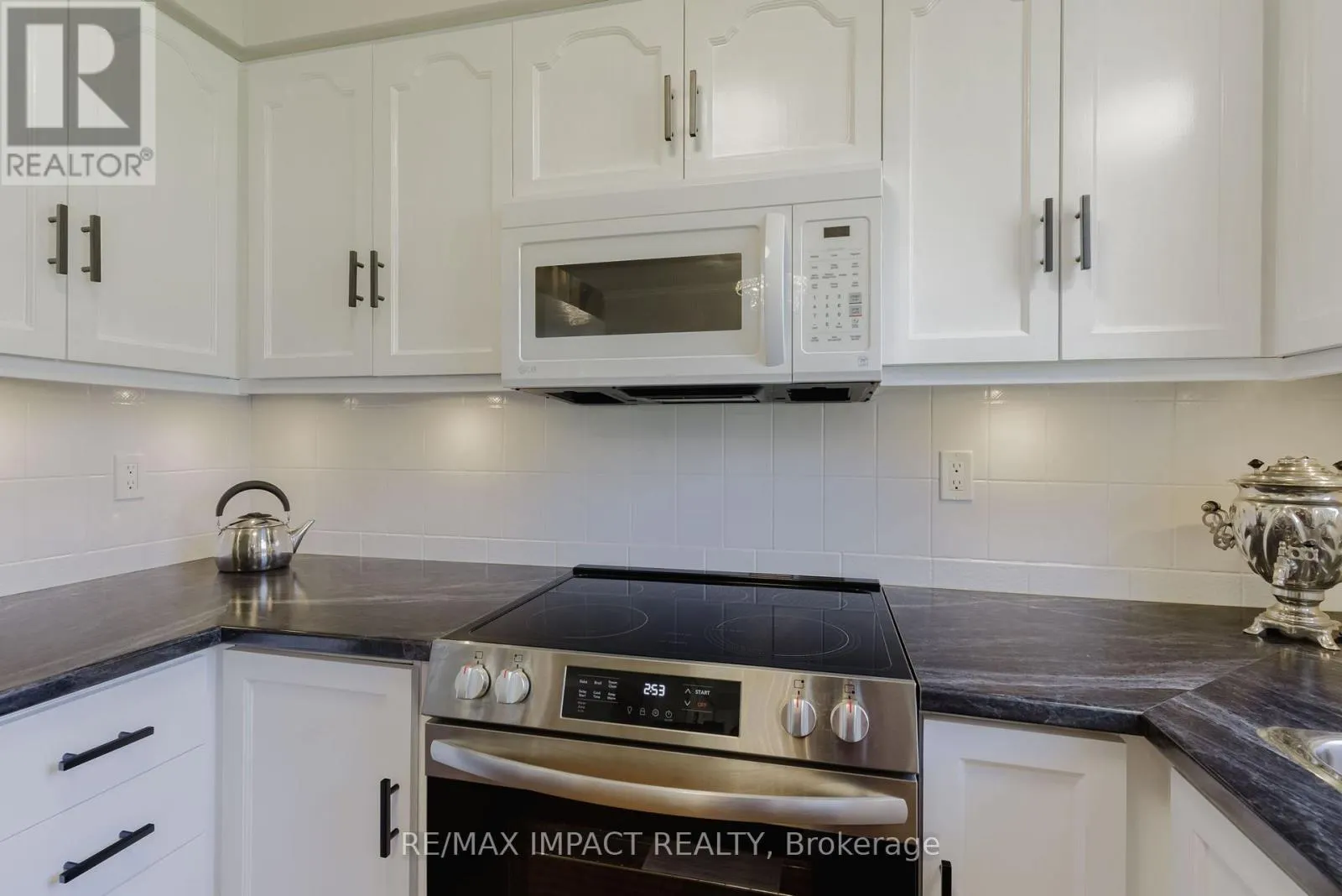 799 DAINTRY CRESCENT