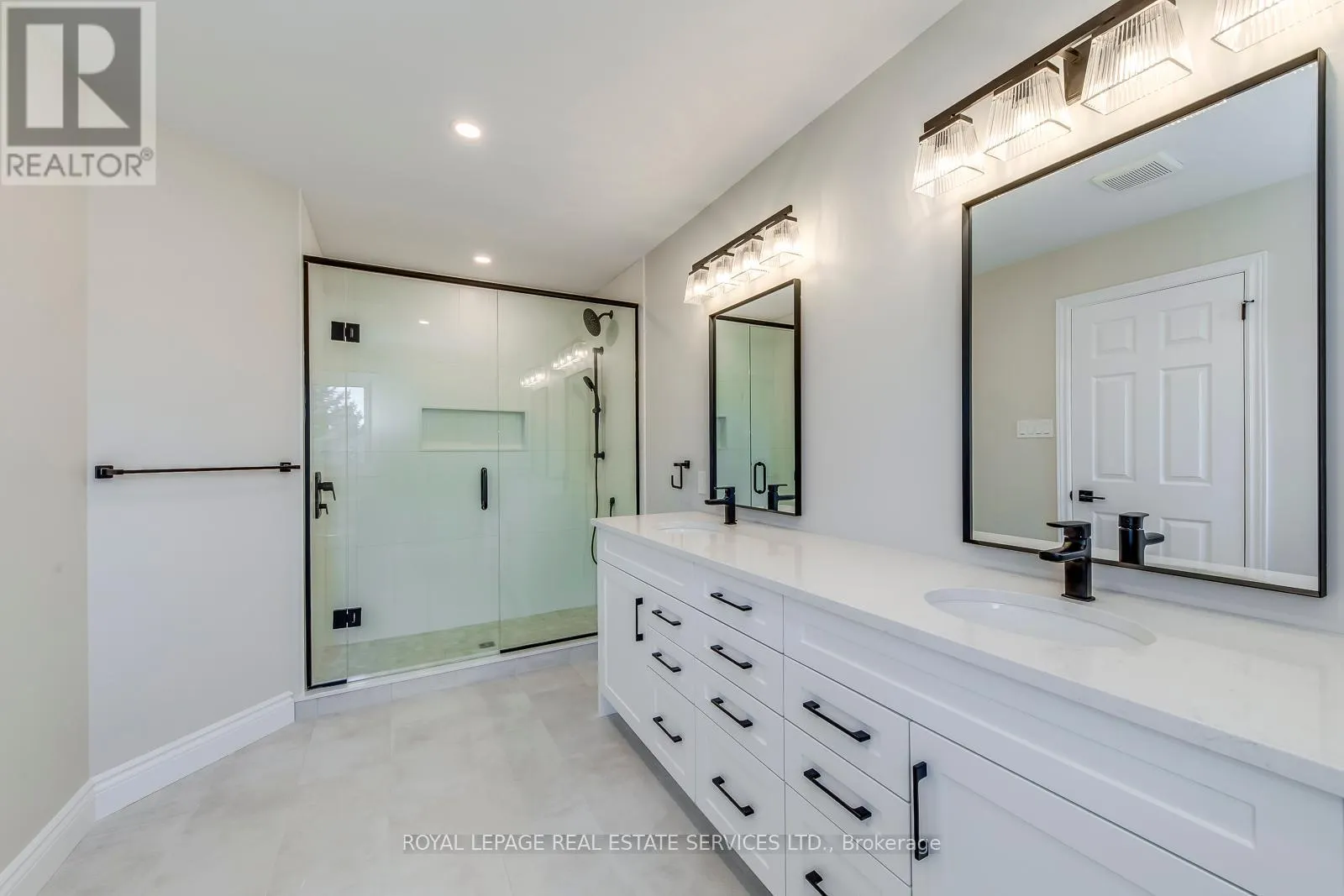38 MORAINE WALK
