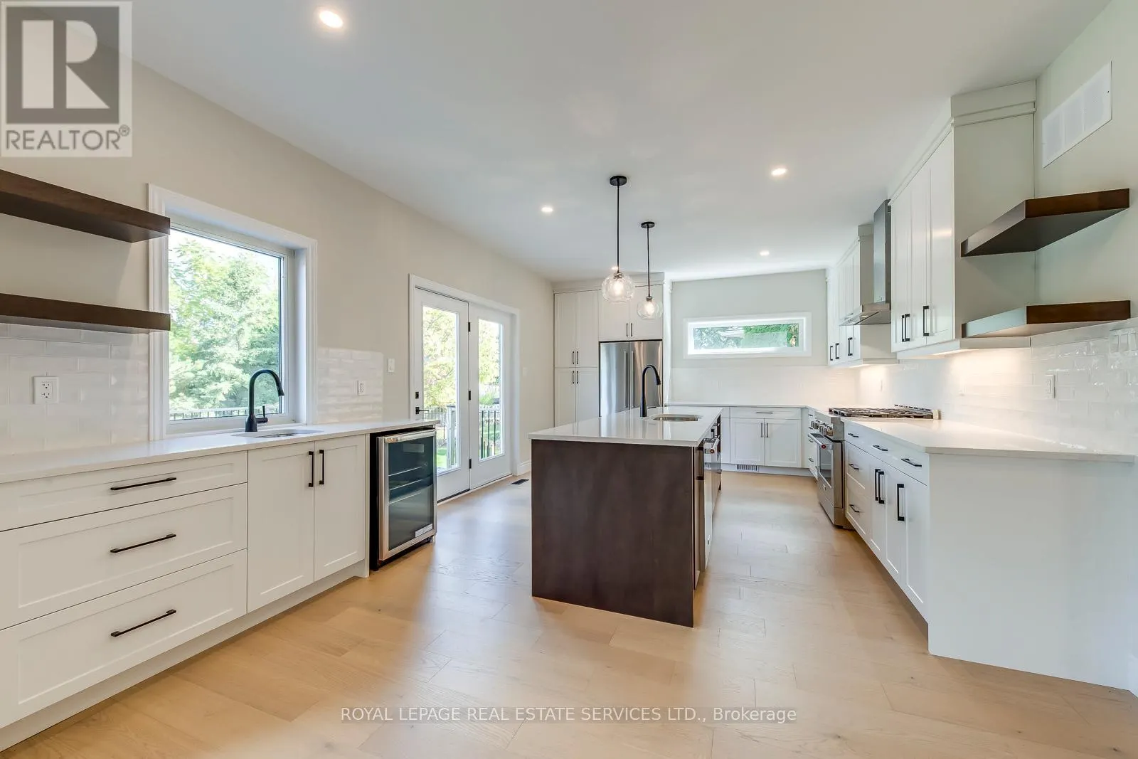 38 MORAINE WALK