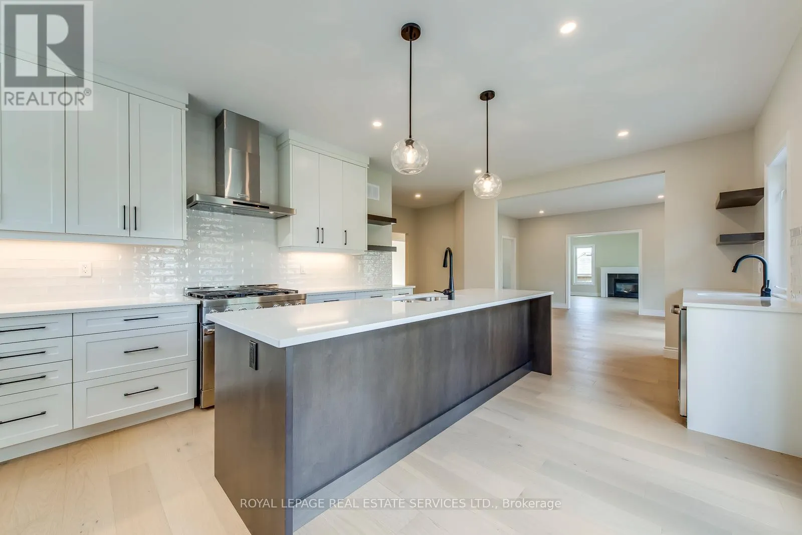 38 MORAINE WALK