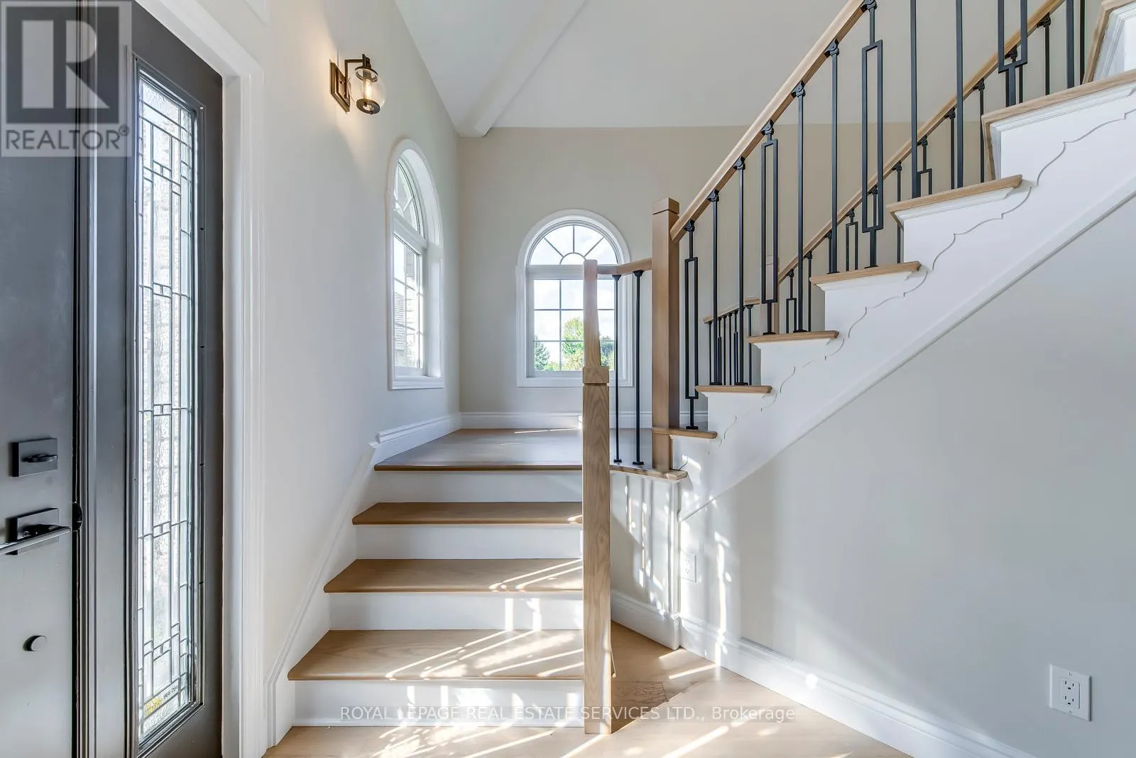 38 MORAINE WALK
