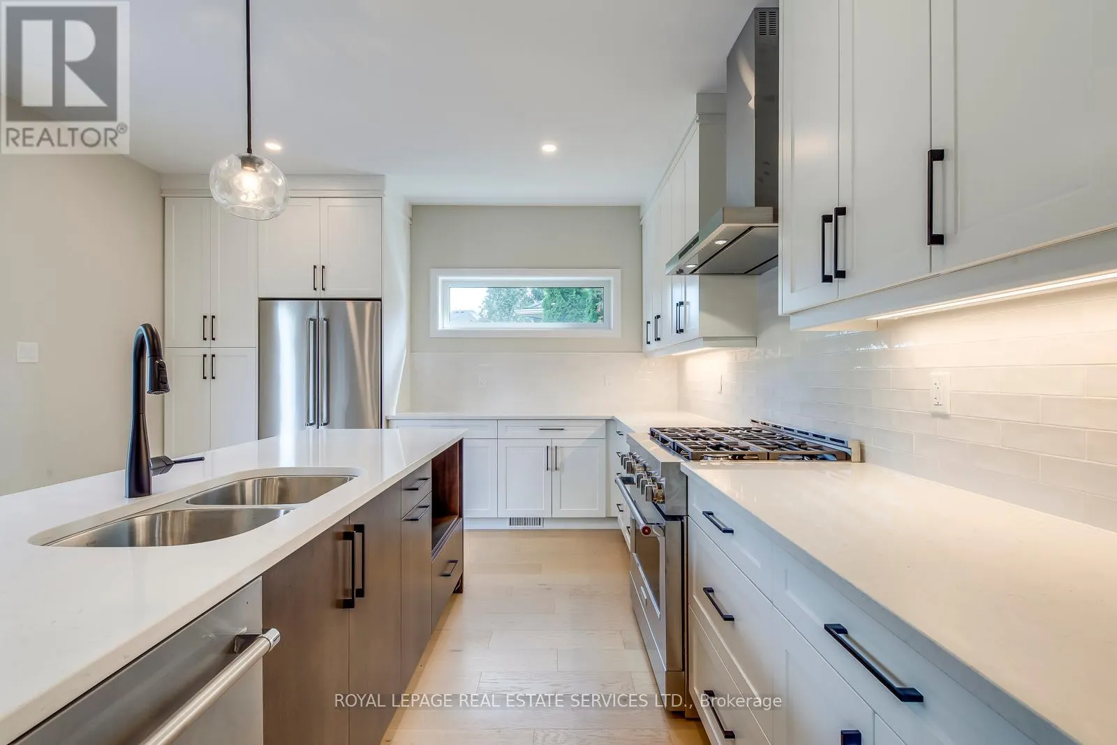 38 MORAINE WALK