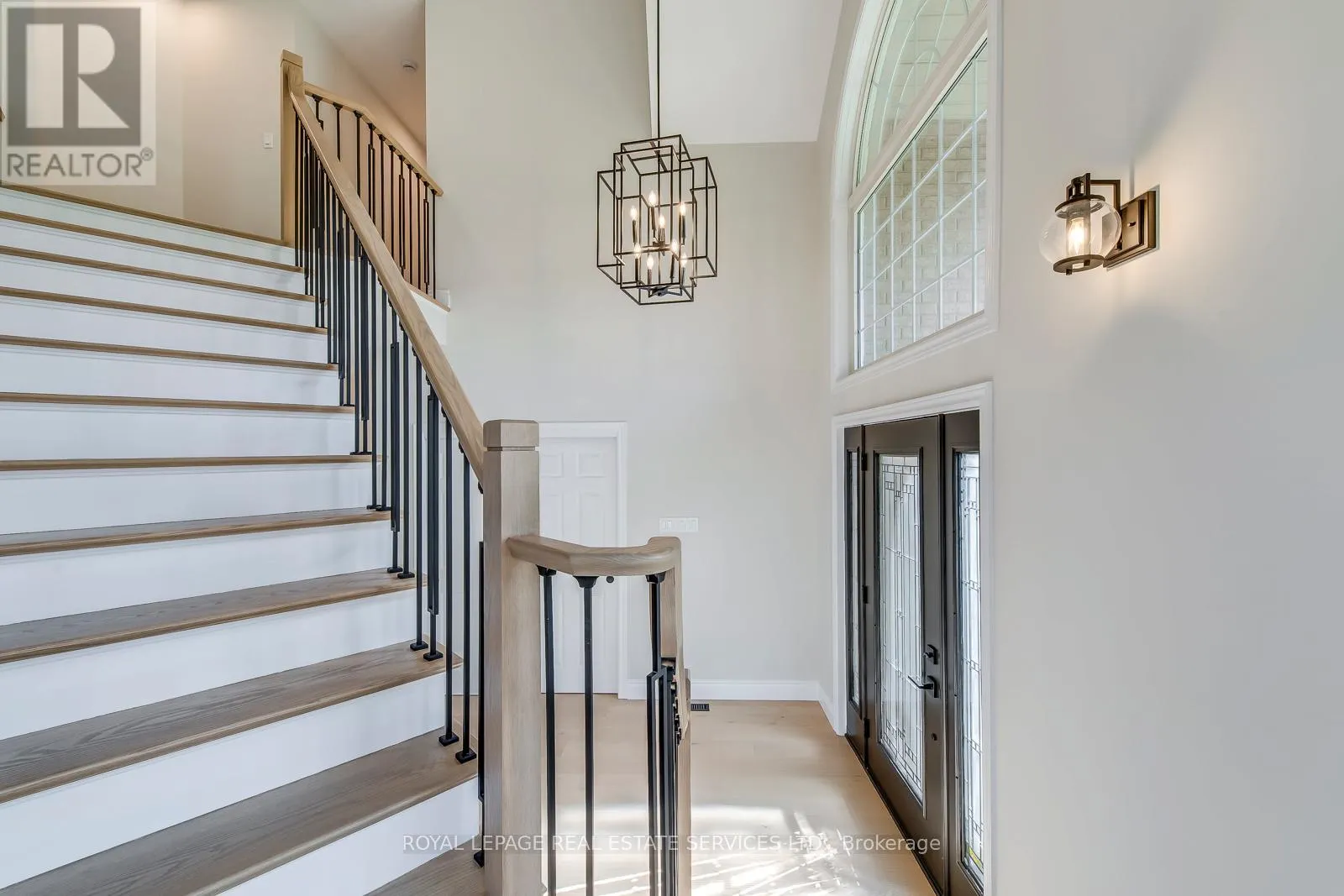 38 MORAINE WALK
