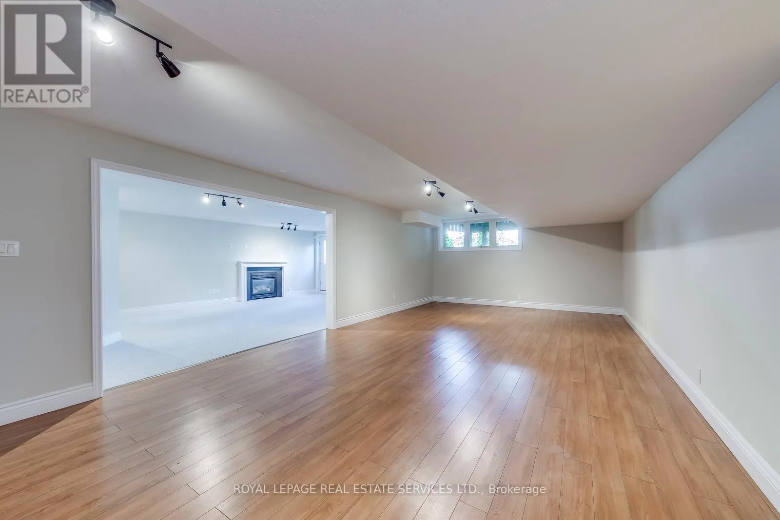 38 MORAINE WALK
