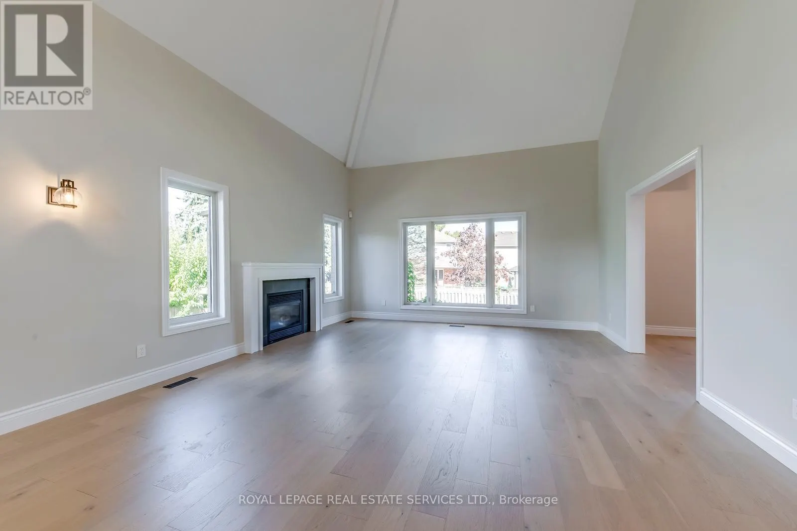 38 MORAINE WALK