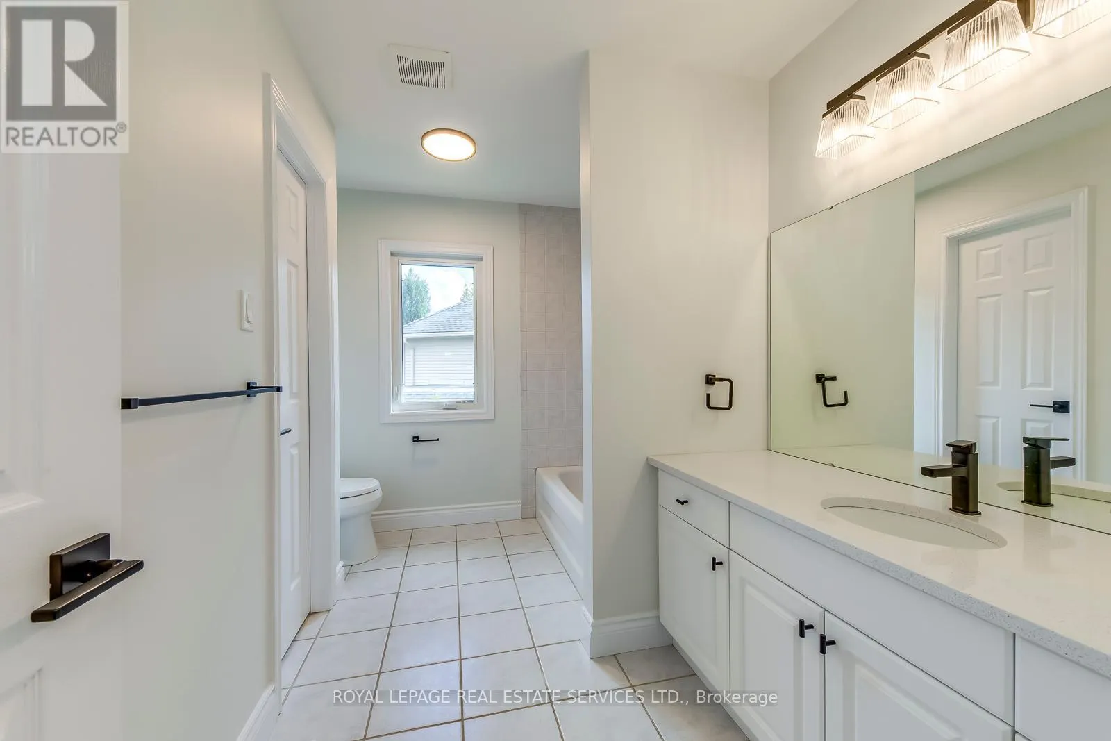 38 MORAINE WALK