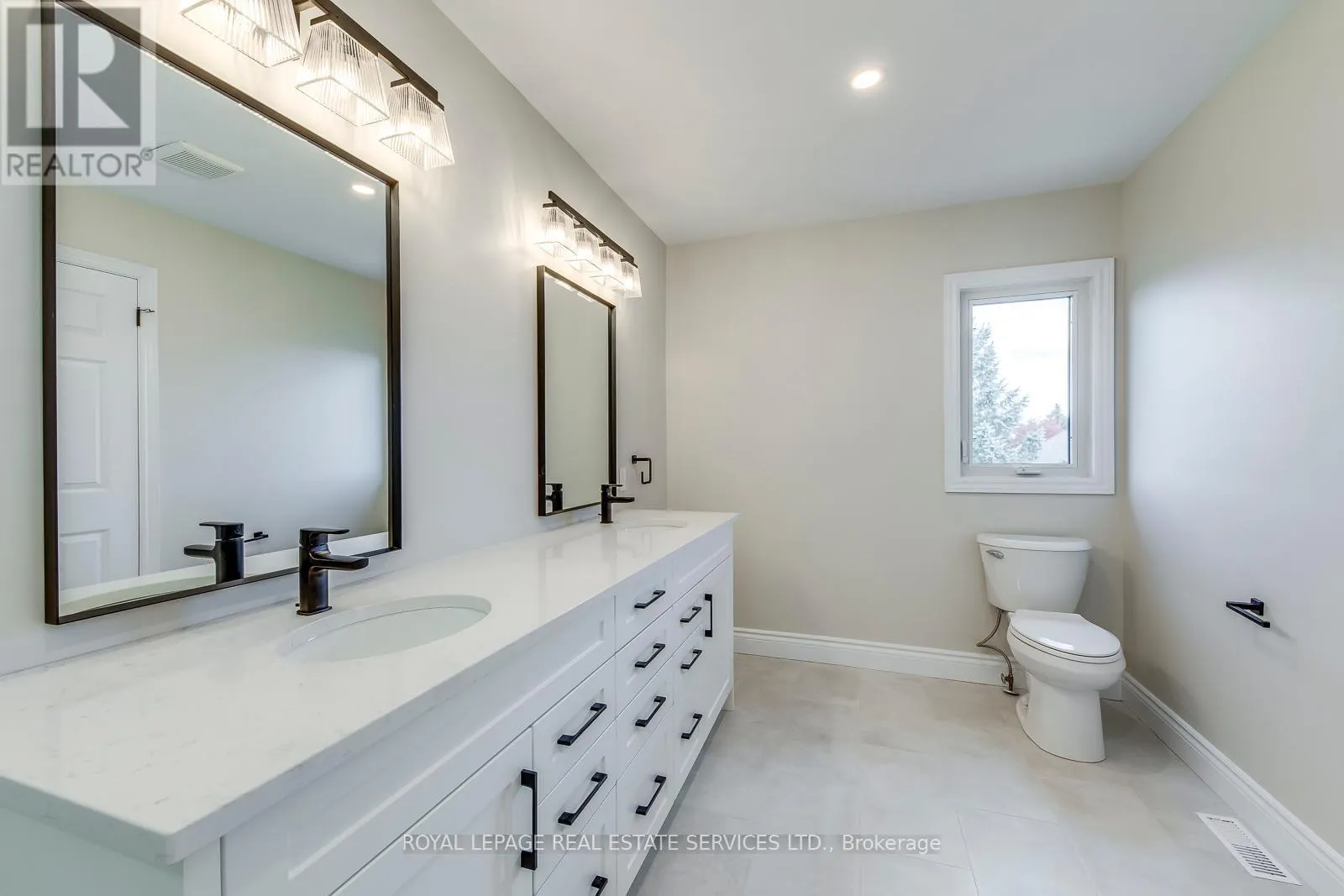 38 MORAINE WALK