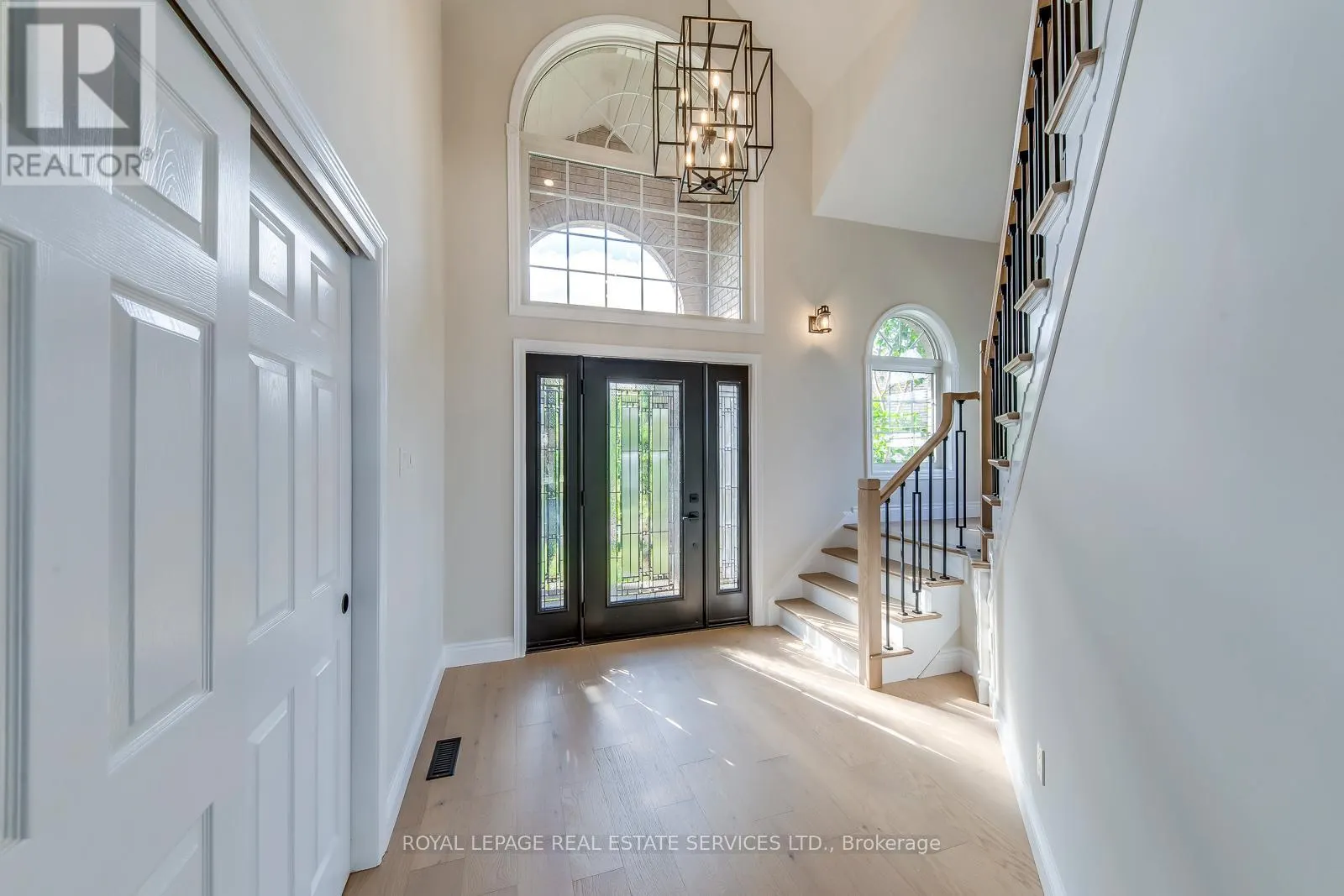 38 MORAINE WALK