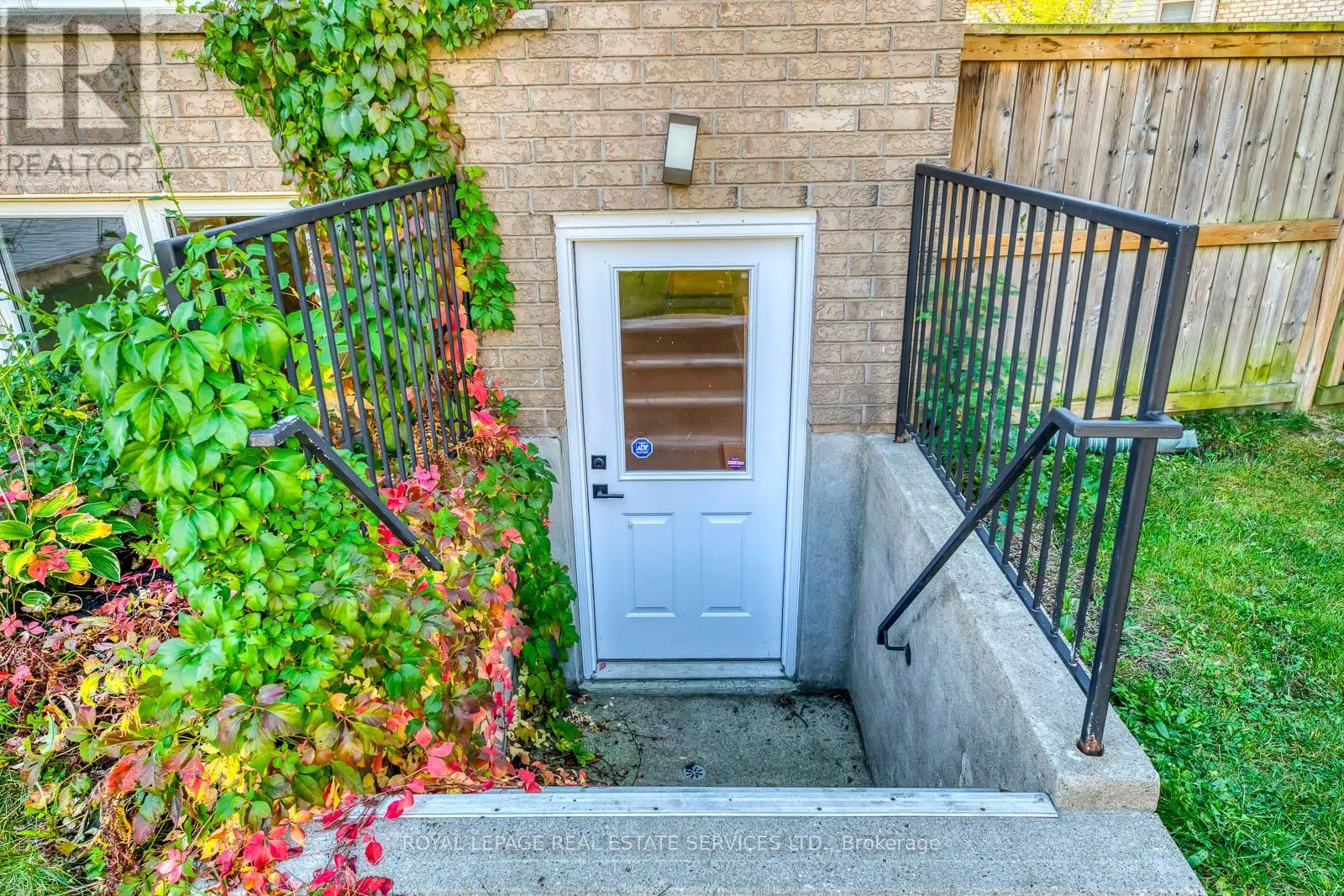 38 MORAINE WALK