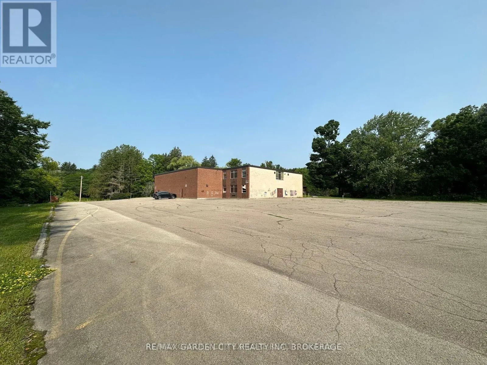 1165 CENTRE STREET