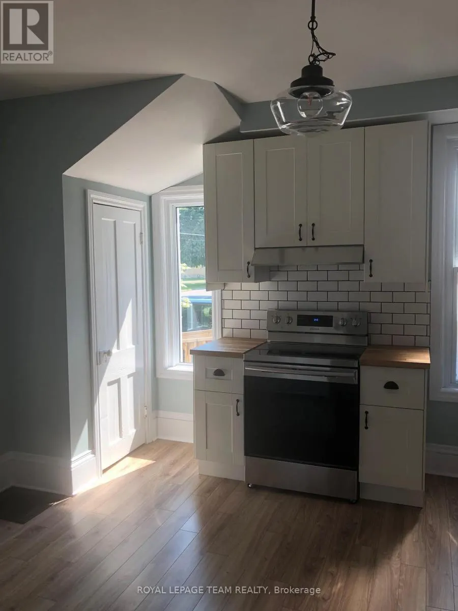 114 MAIN STREET E