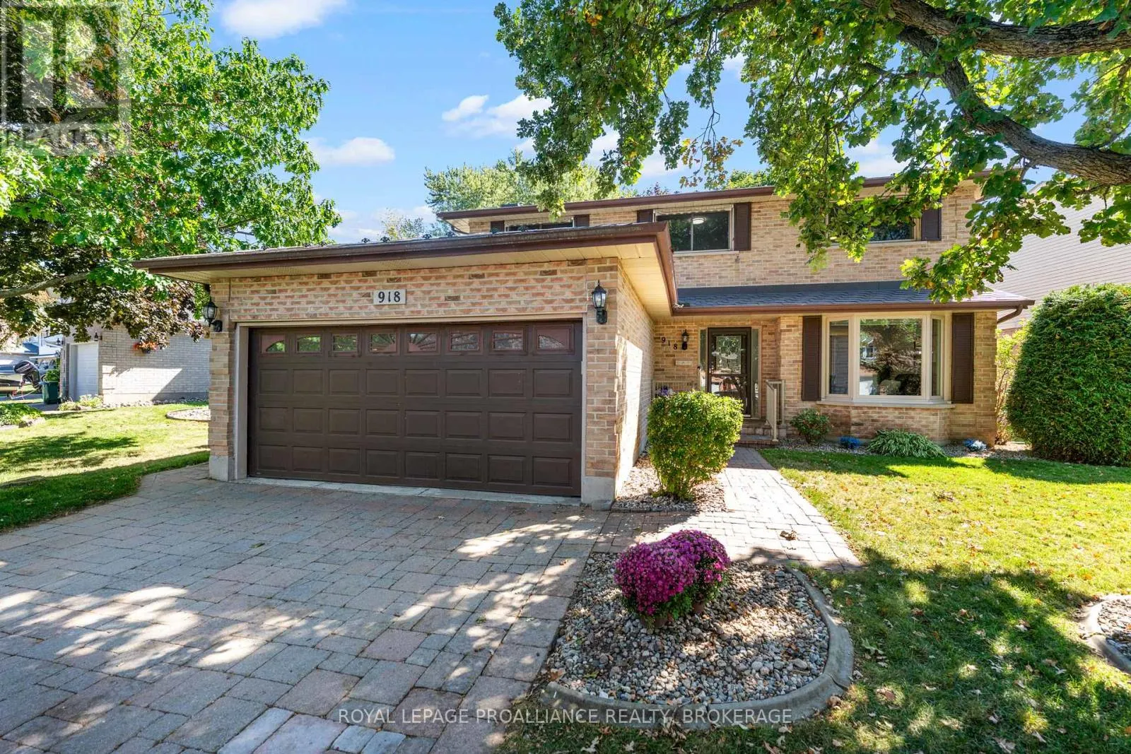 918 EDINBOROUGH CRESCENT