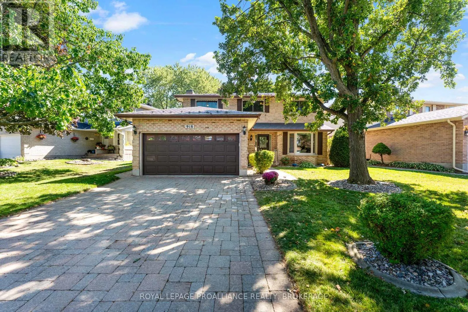 918 EDINBOROUGH CRESCENT