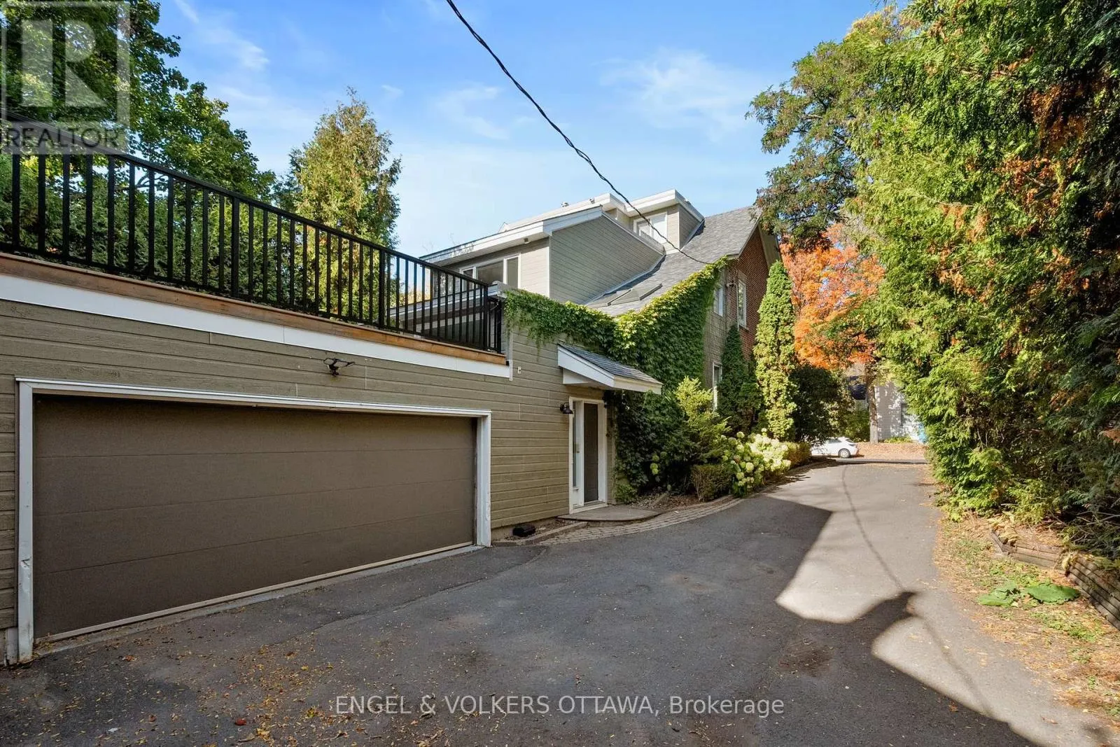 105 CRICHTON STREET