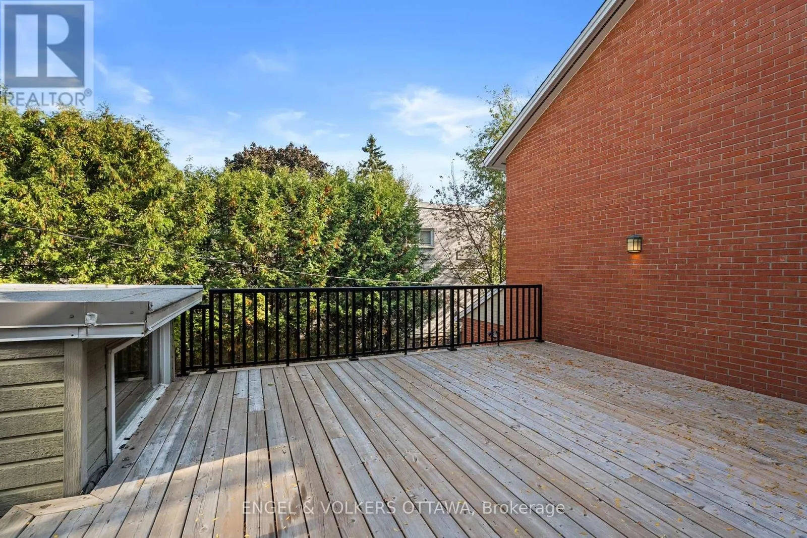 105 CRICHTON STREET