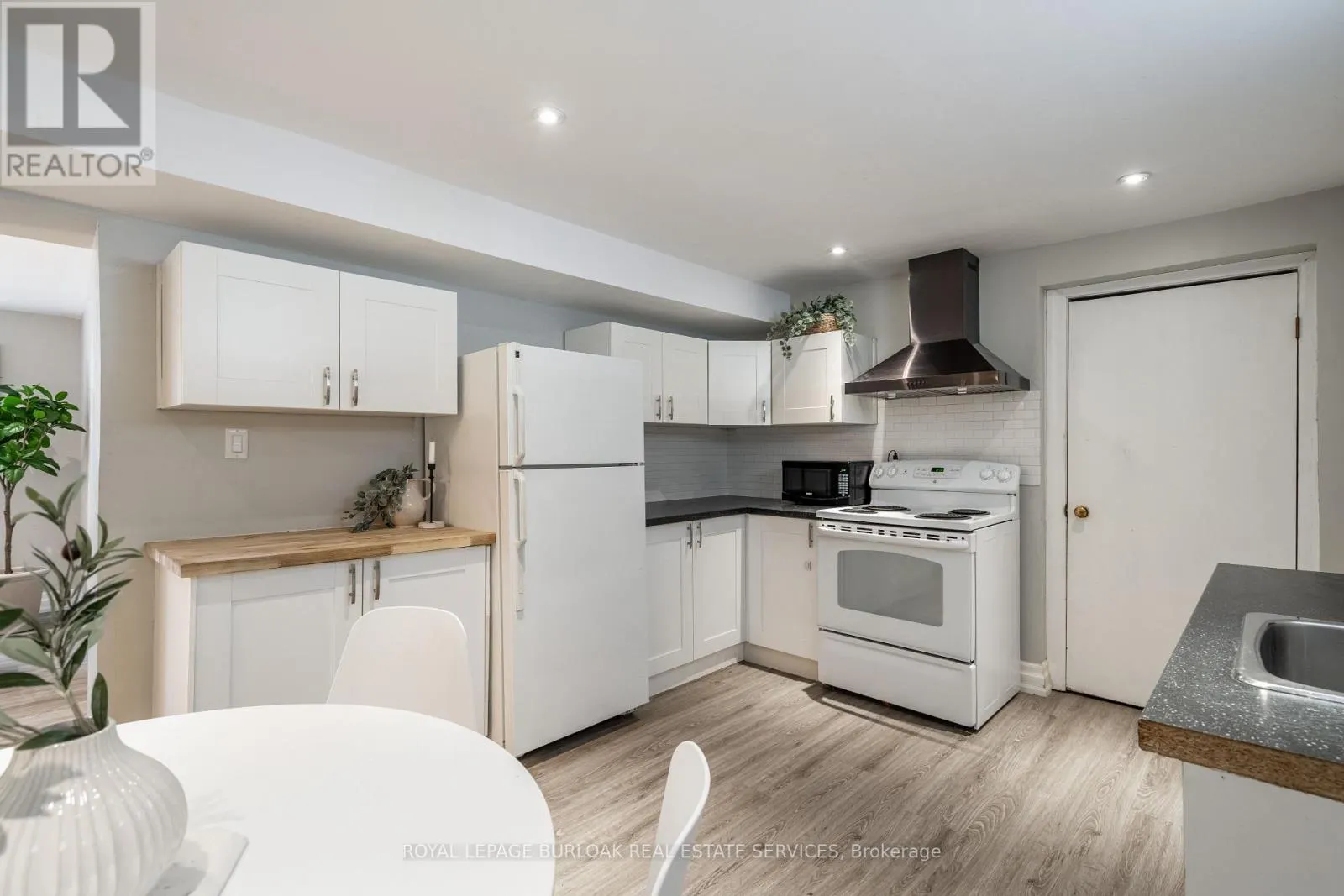 LOWER - 34 BRIARWOOD CRESCENT