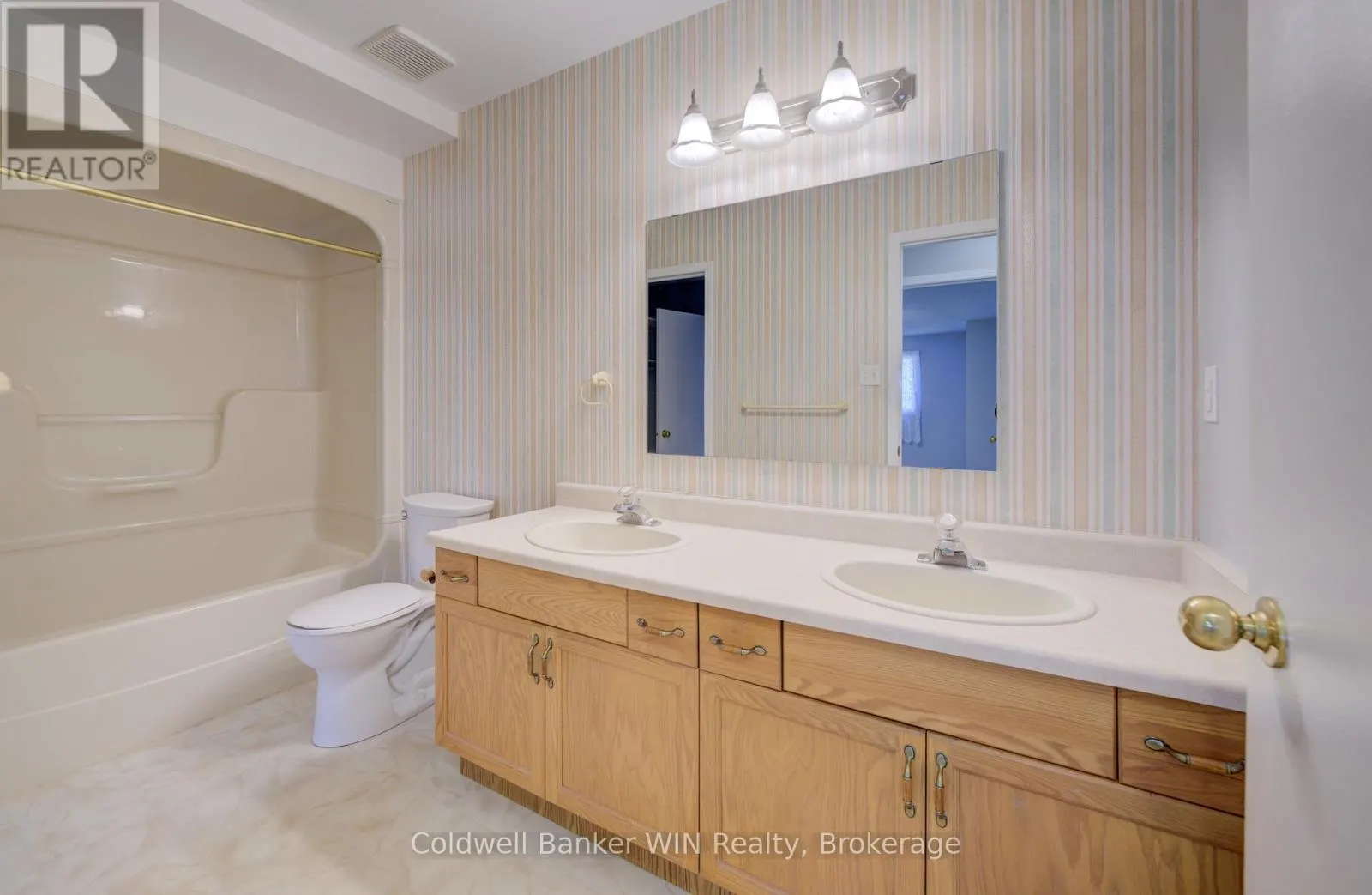 302 - 440 DURHAM STREET W, #302