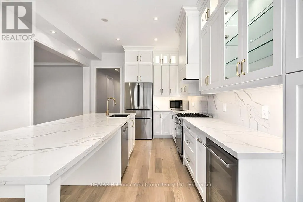 5-11 BAY STREET E