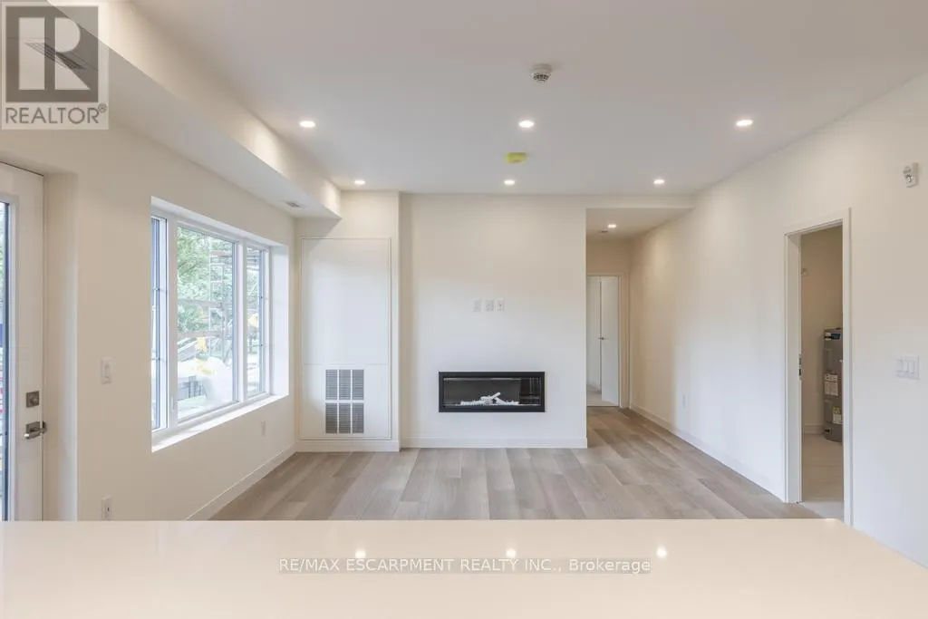 209 - 123 LINCOLN STREET