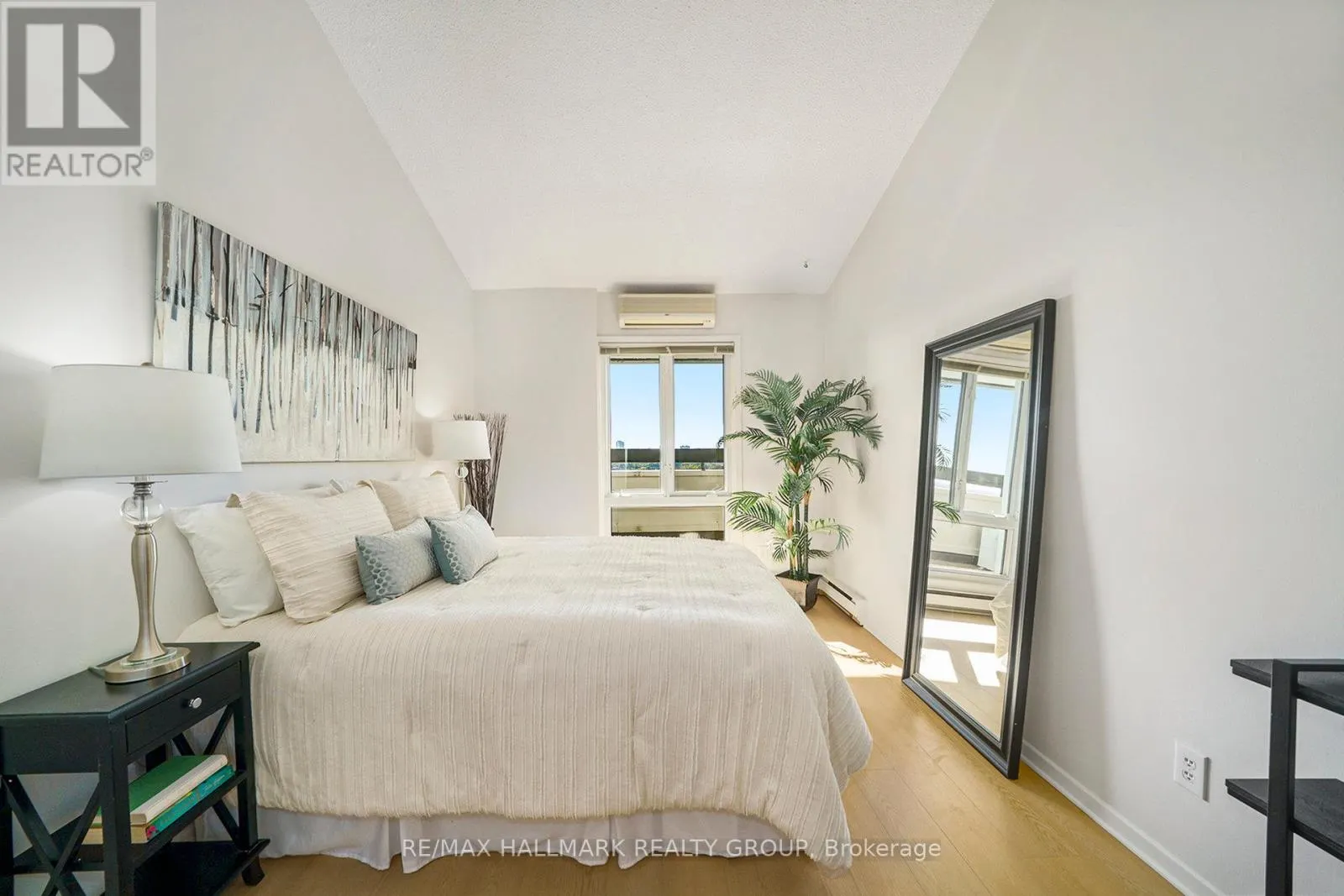 PH1 - 158C MCARTHUR AVENUE