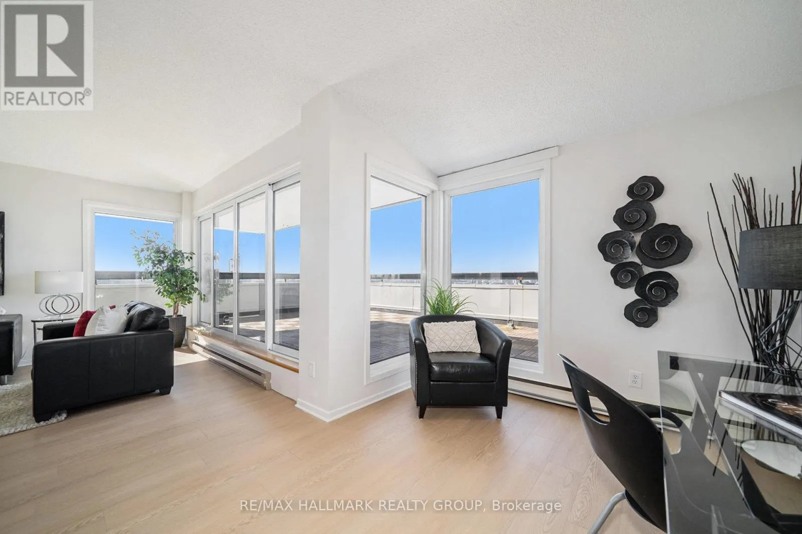 PH1 - 158C MCARTHUR AVENUE