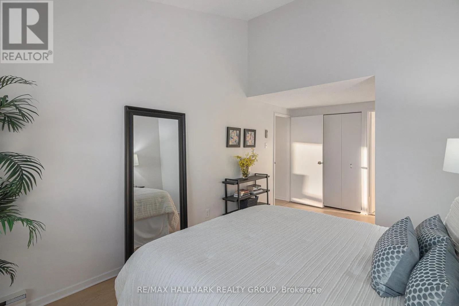 PH1 - 158C MCARTHUR AVENUE
