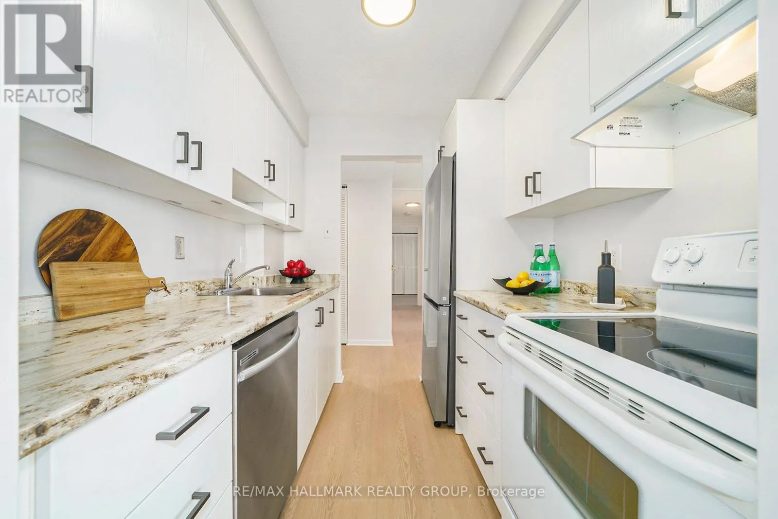 PH1 - 158C MCARTHUR AVENUE