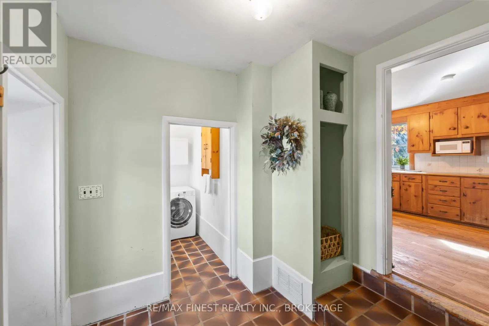 5033 EDDY LANE