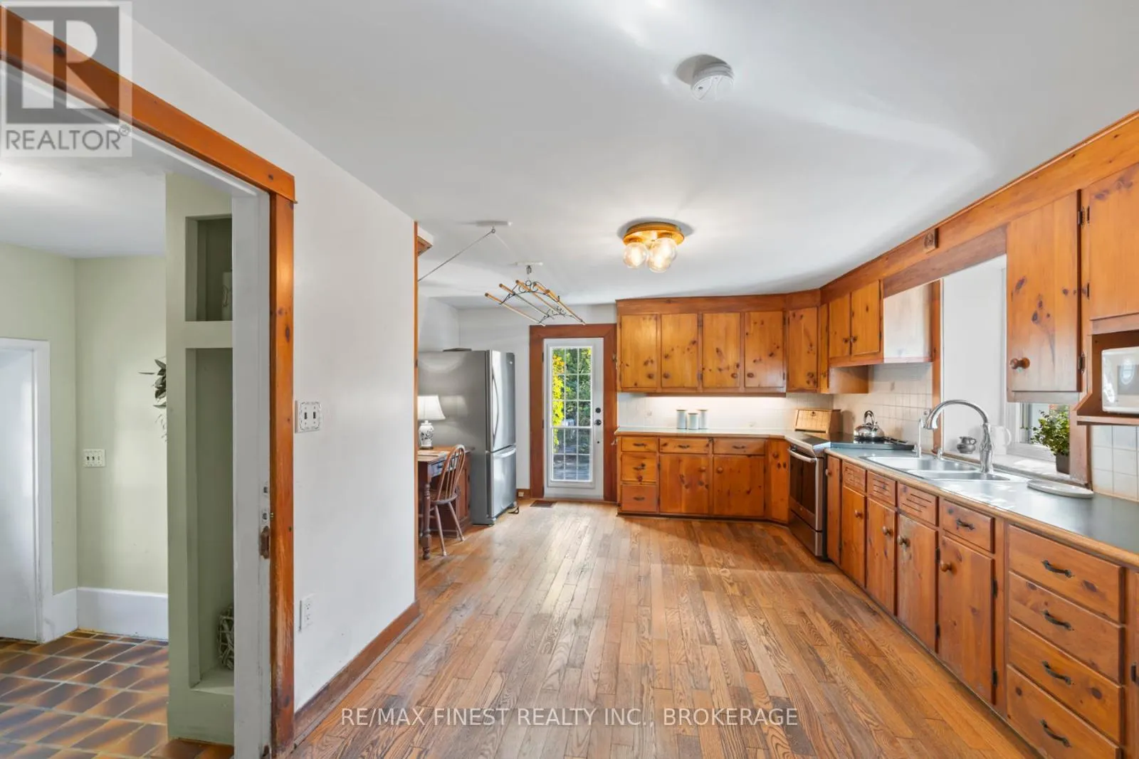 5033 EDDY LANE
