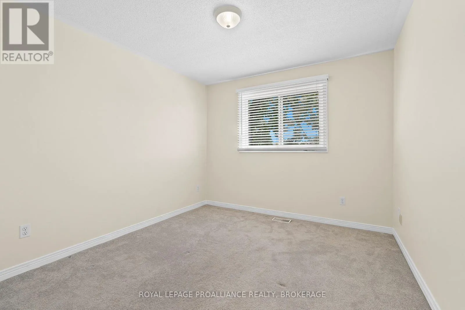 50 DAVEY CRESCENT
