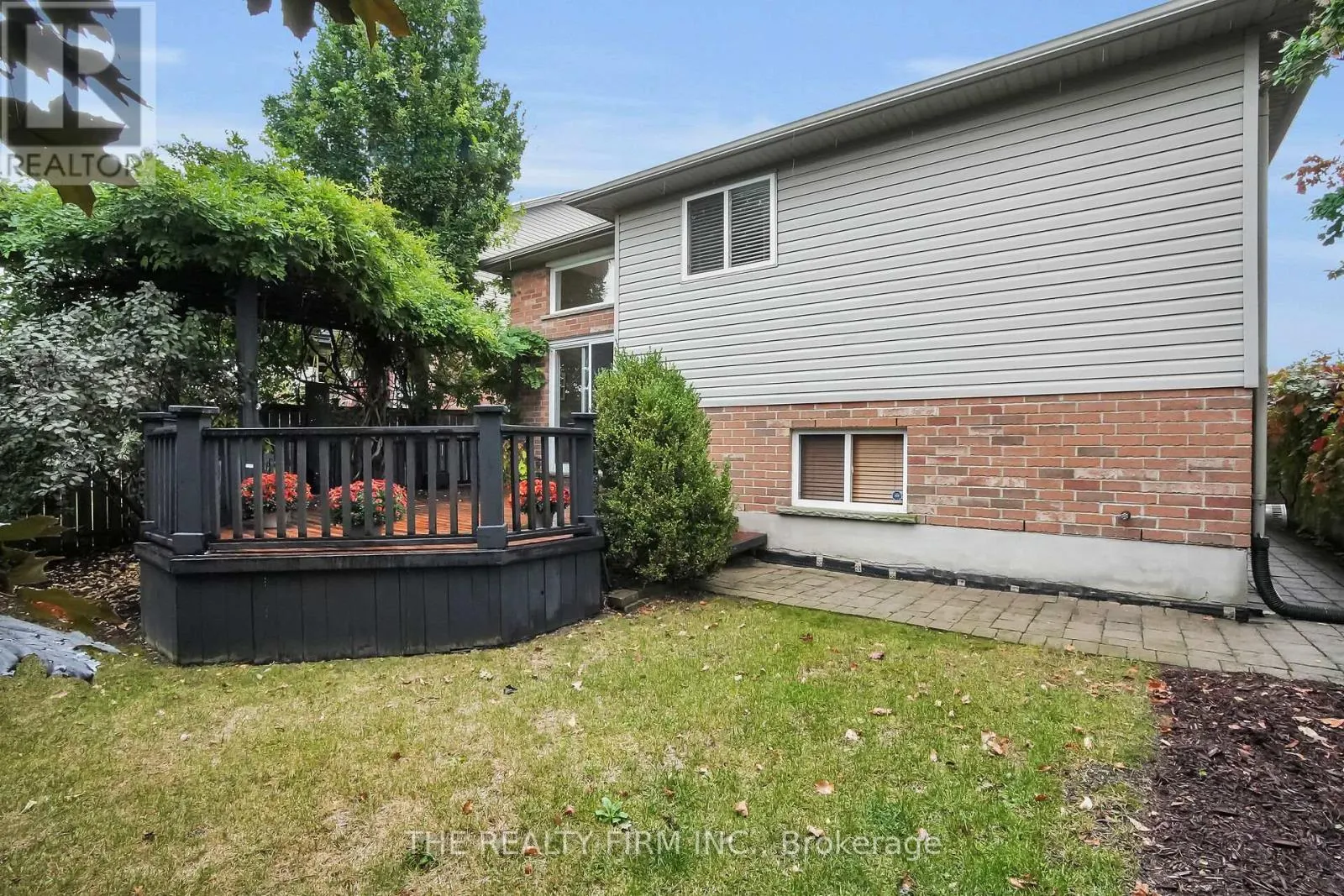 1689 BAYSWATER CRESCENT