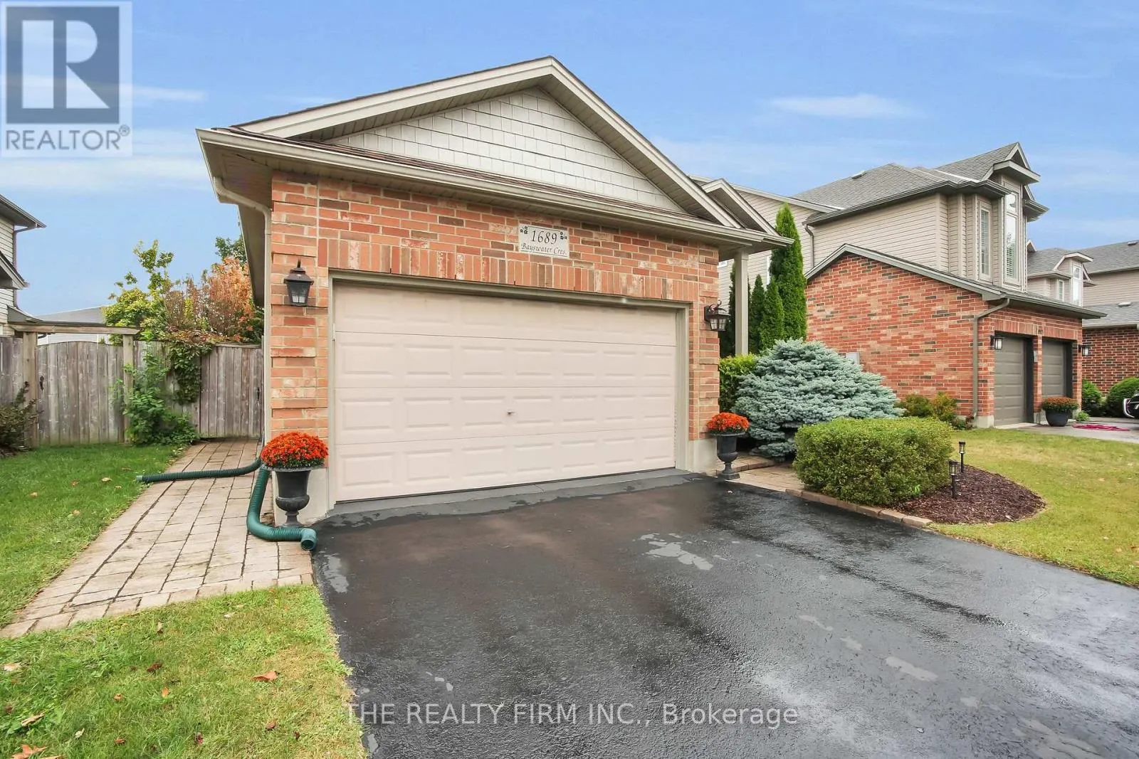 1689 BAYSWATER CRESCENT