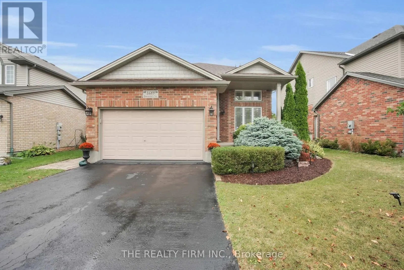 1689 BAYSWATER CRESCENT