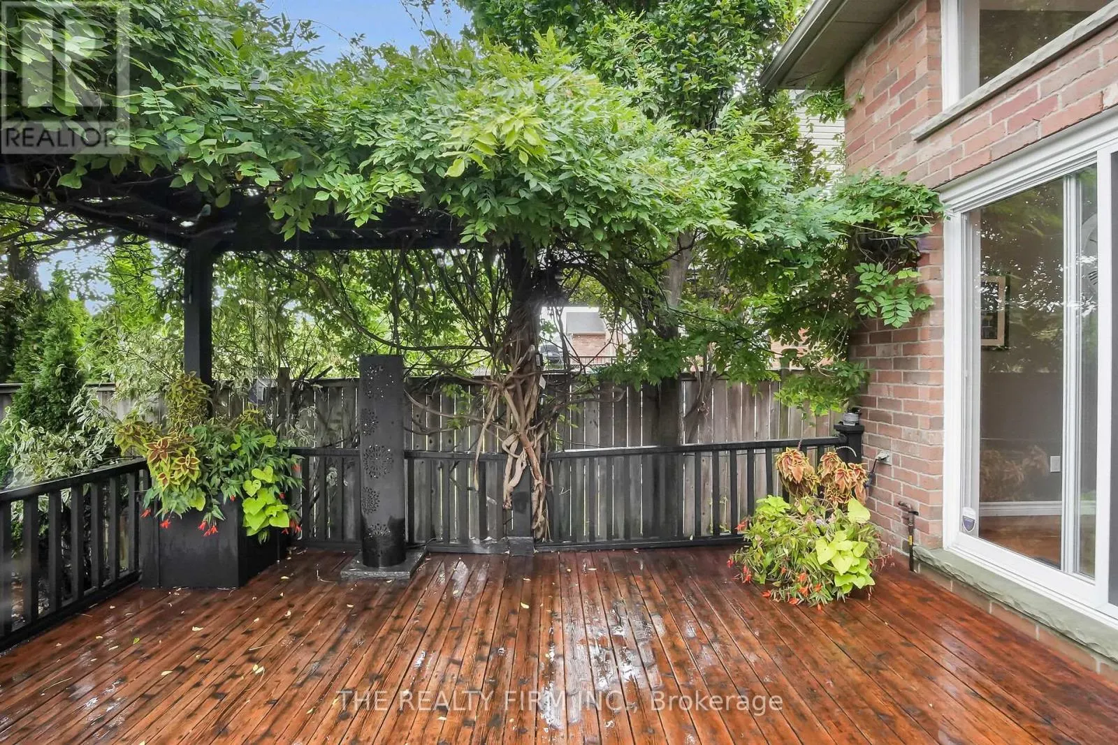 1689 BAYSWATER CRESCENT