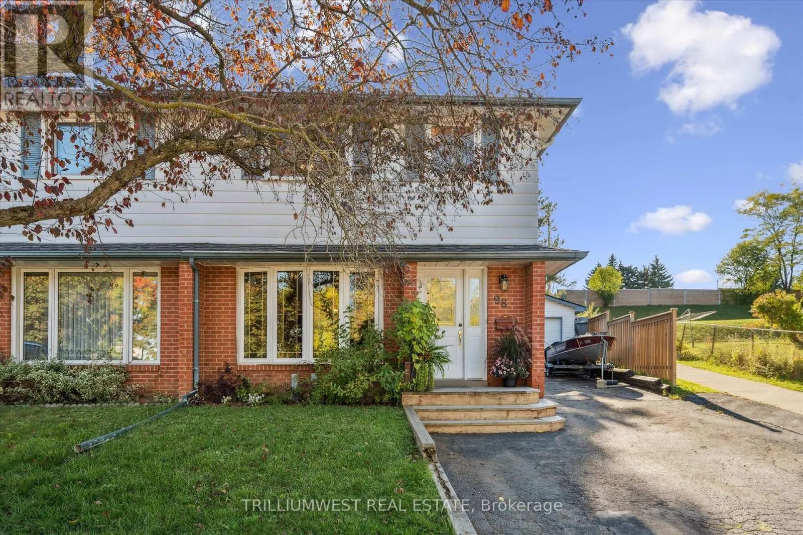 98 SHADELAND CRESCENT