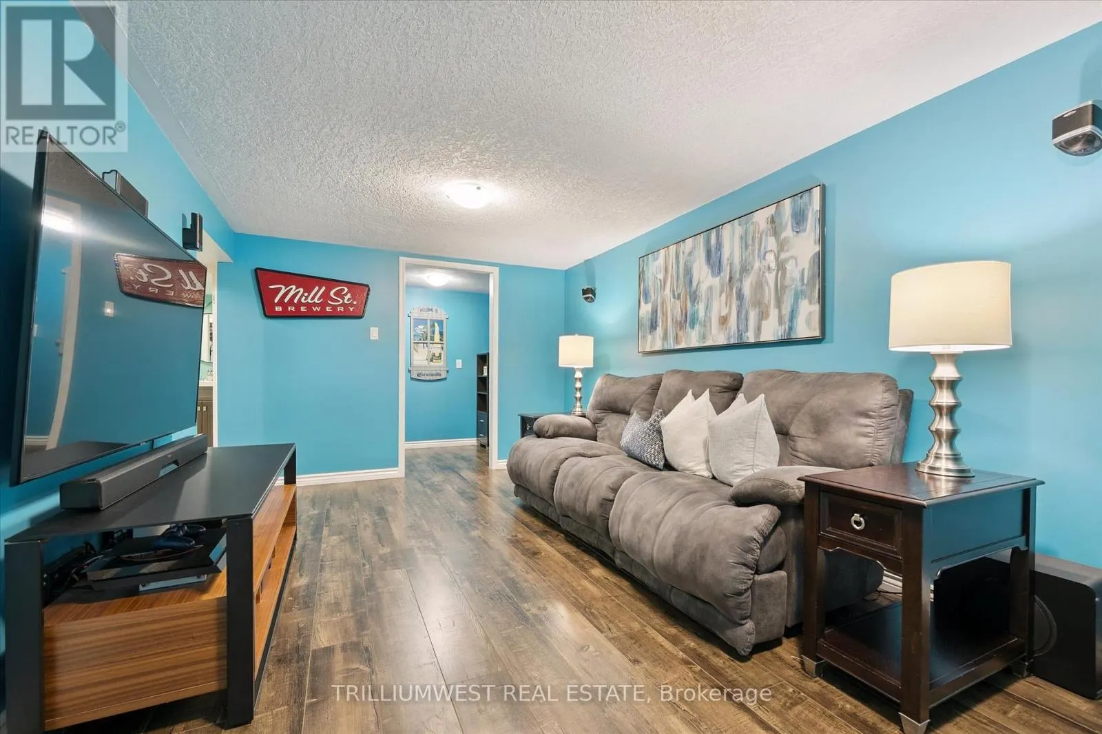 98 SHADELAND CRESCENT