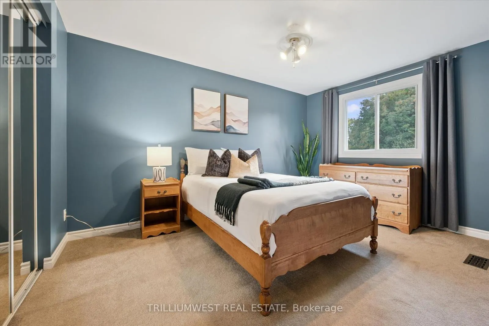 98 SHADELAND CRESCENT