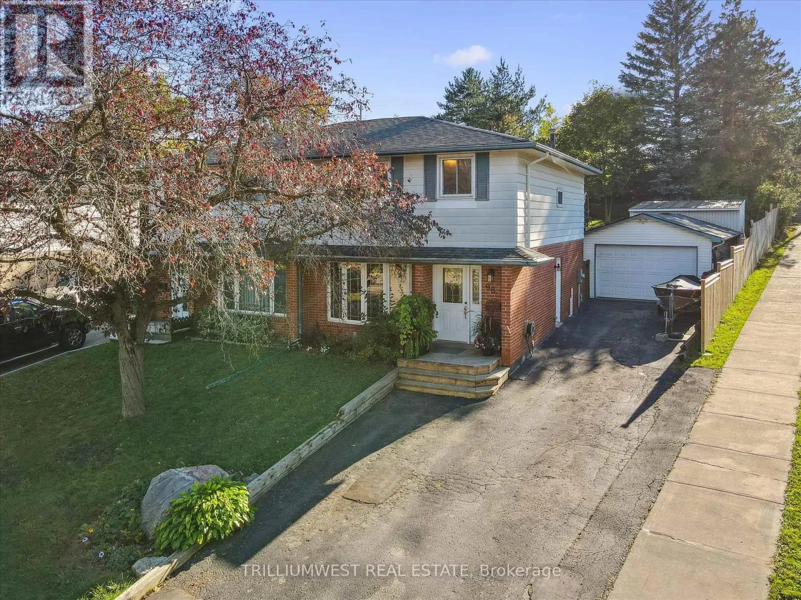 98 SHADELAND CRESCENT