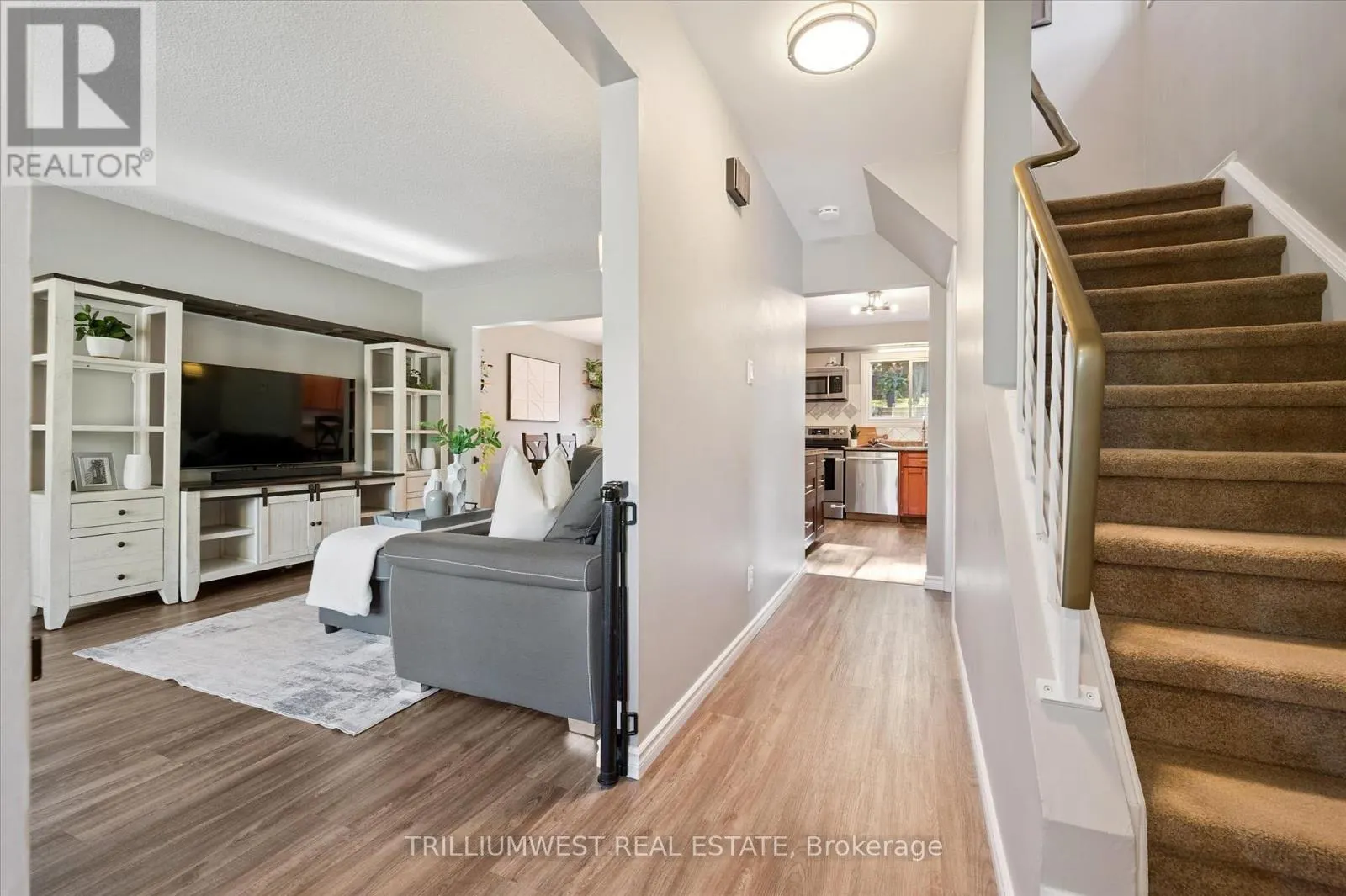 98 SHADELAND CRESCENT