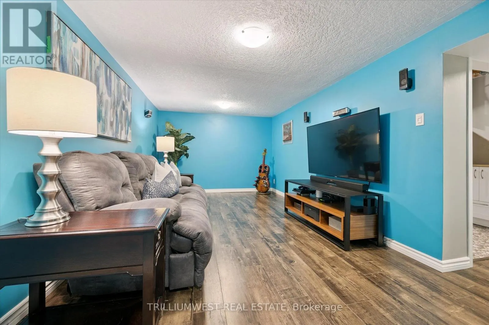 98 SHADELAND CRESCENT