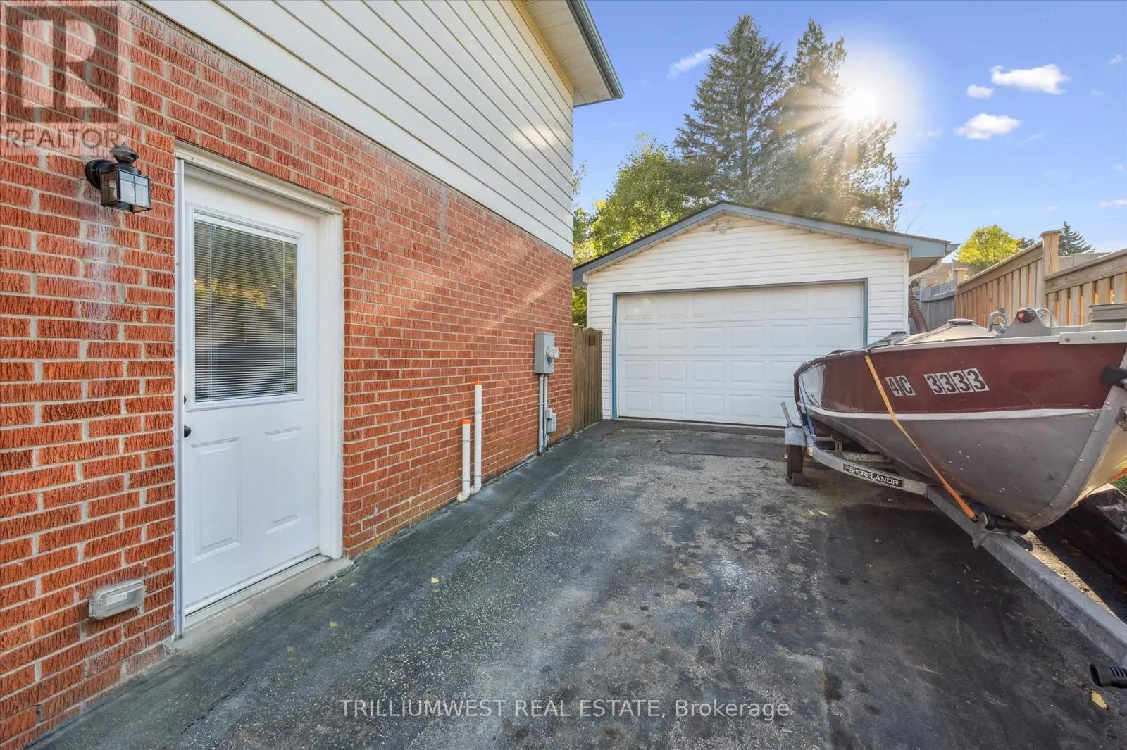 98 SHADELAND CRESCENT