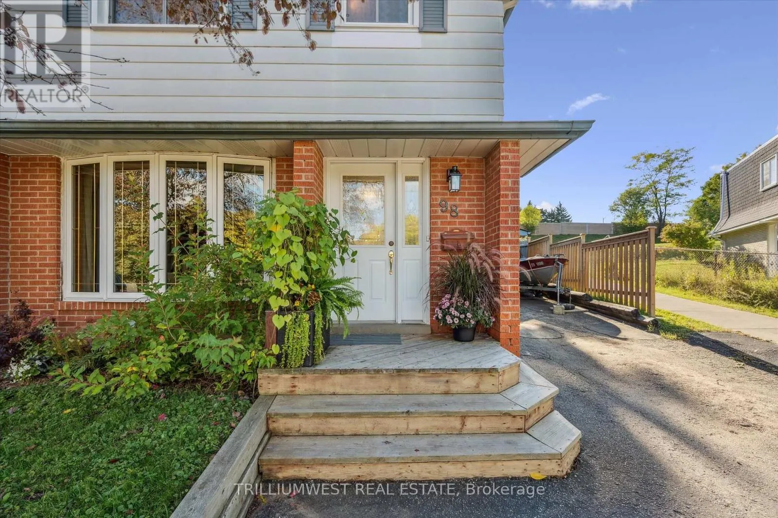 98 SHADELAND CRESCENT