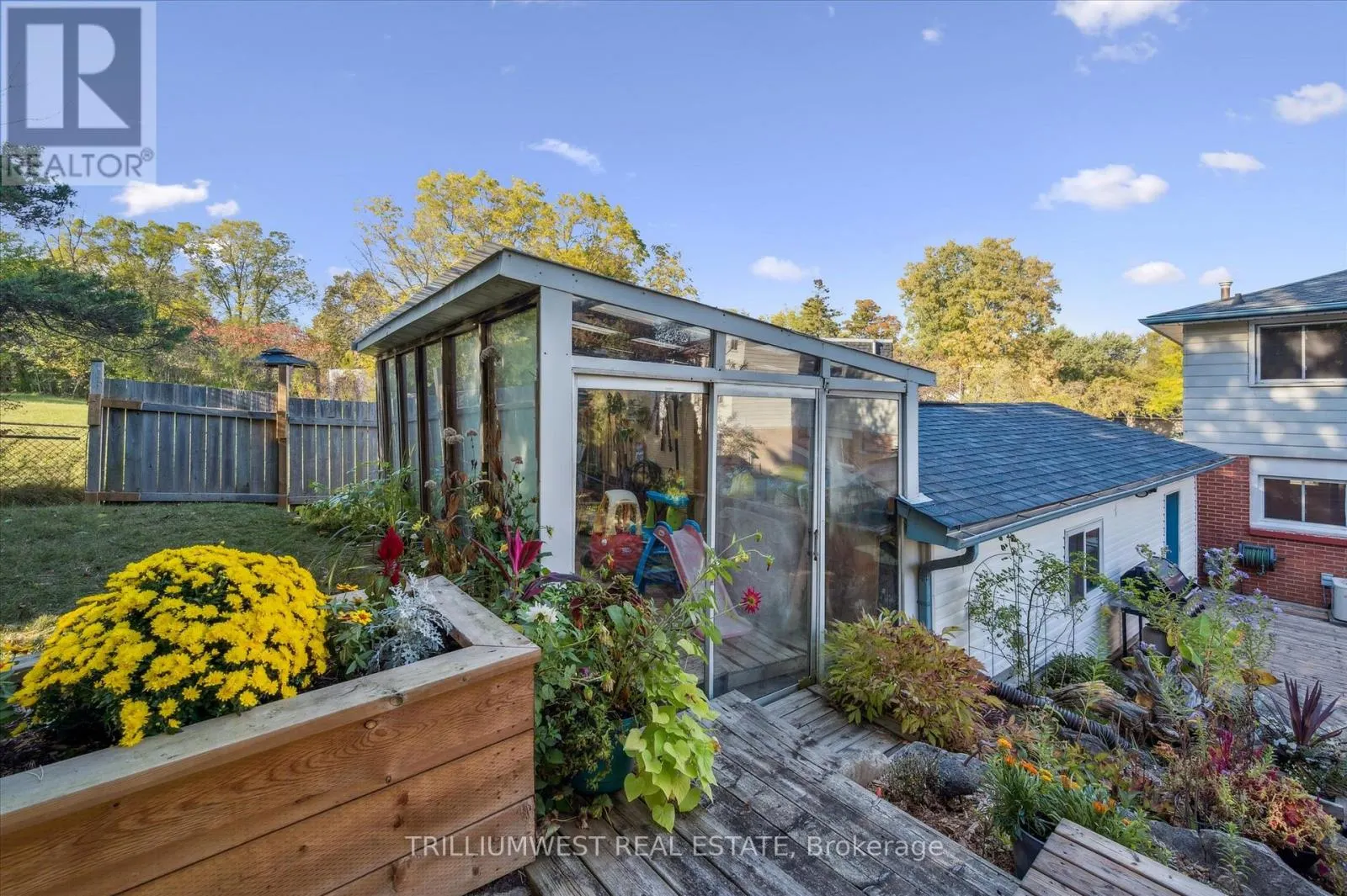 98 SHADELAND CRESCENT
